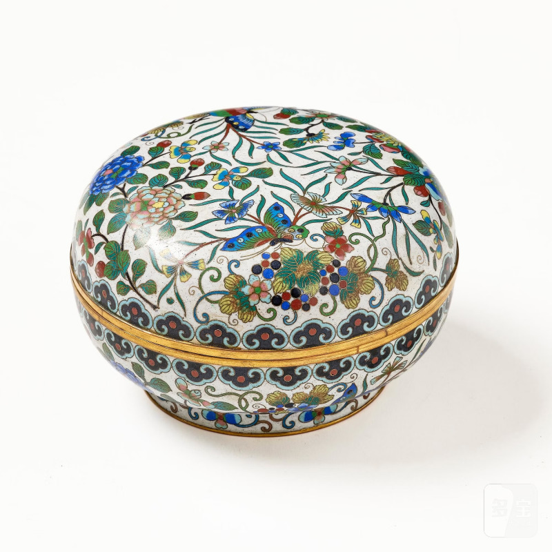 A Chinese cloisonné 'flowers and butterflies' box with cover, - 图2